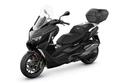 The scooter uses a steel-bridge frame and has 1,560mm long wheelbase. Its kerb weight is 214kg. The top box is sold as an accessory.